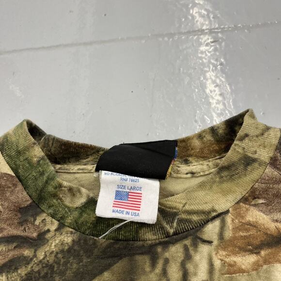 Vintage 90s Sasquatch Realtree Camo Blank Pocket T-Shirt - Picture 4 of 4